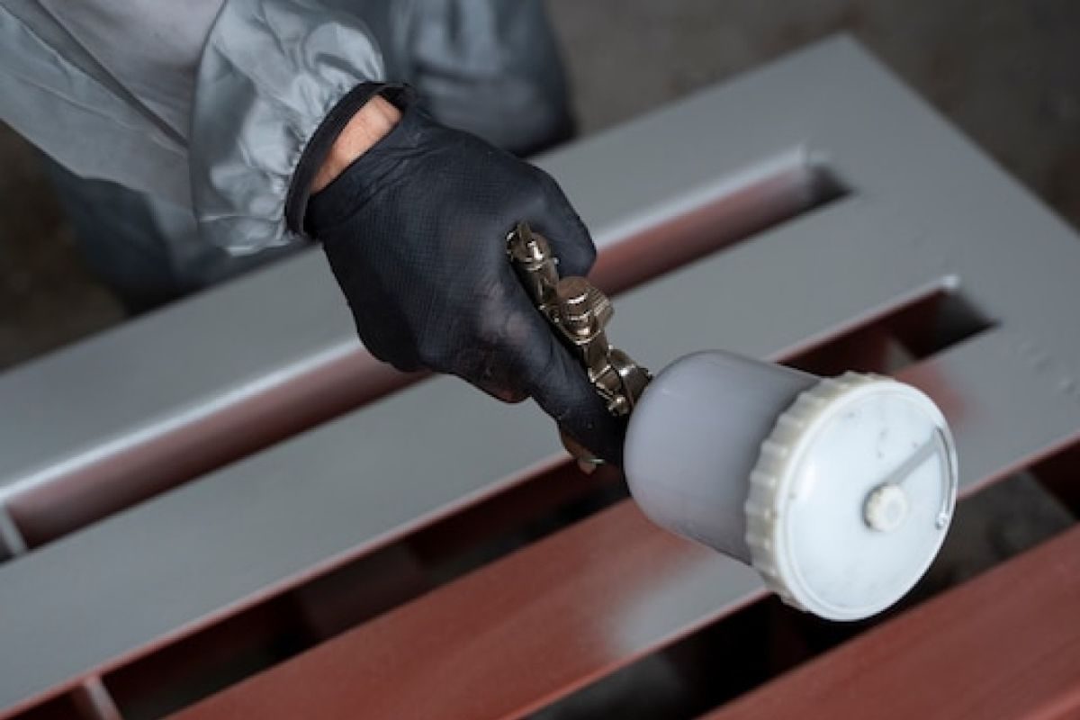 Peinture au pistolet sur métal