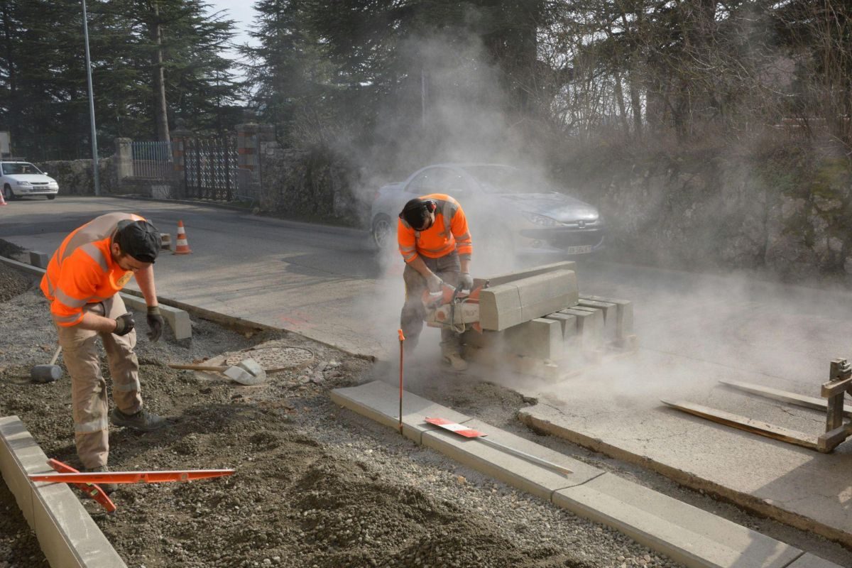 Travailleurs chantier route